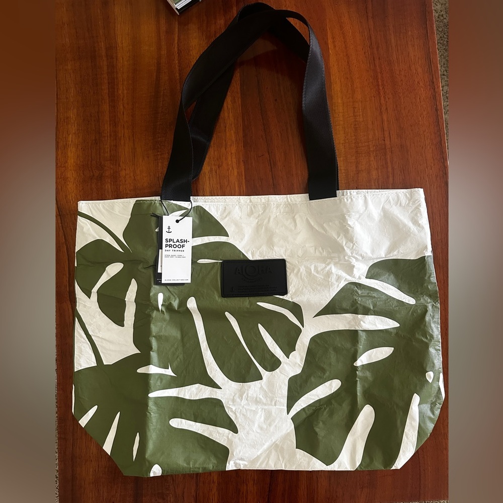 Aloha Collection Monstera Day Tripper